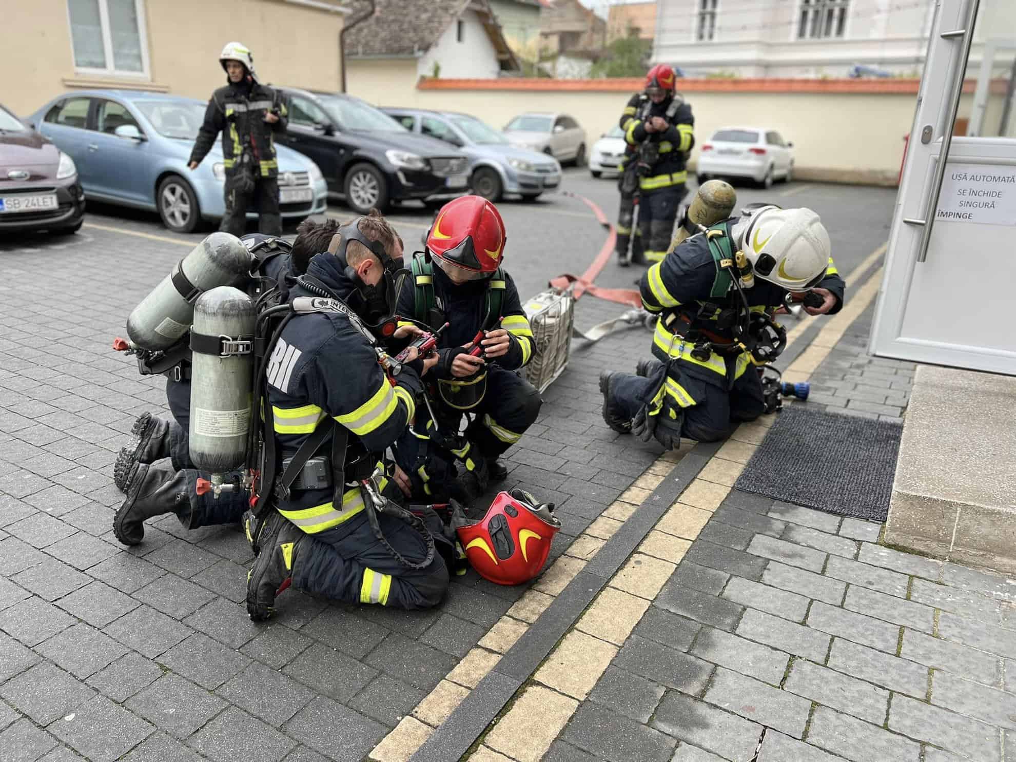 simulare de incendiu la rectoratul ulbs cu mai multe echipaje isu (foto)