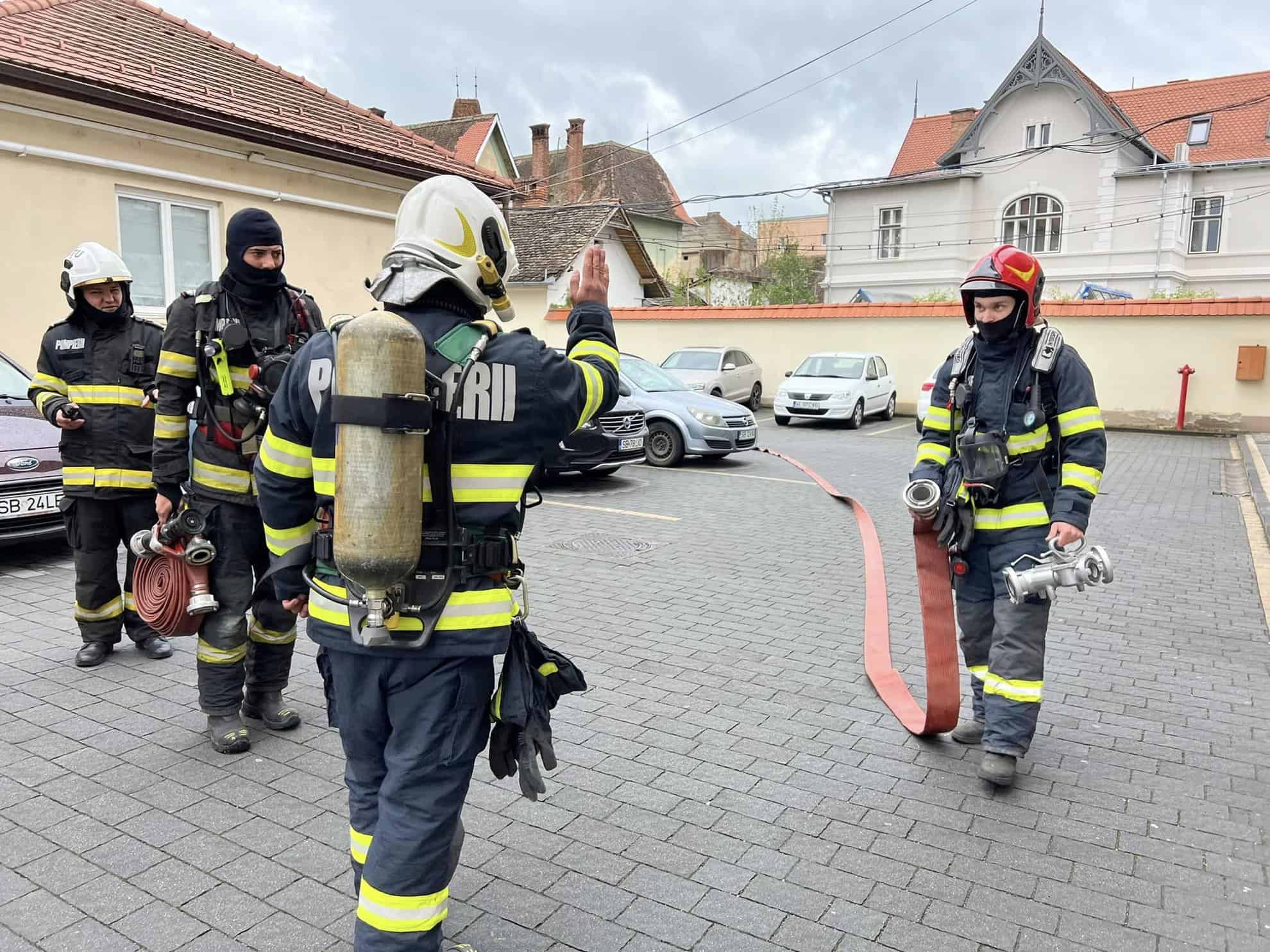 simulare de incendiu la rectoratul ulbs cu mai multe echipaje isu (foto)