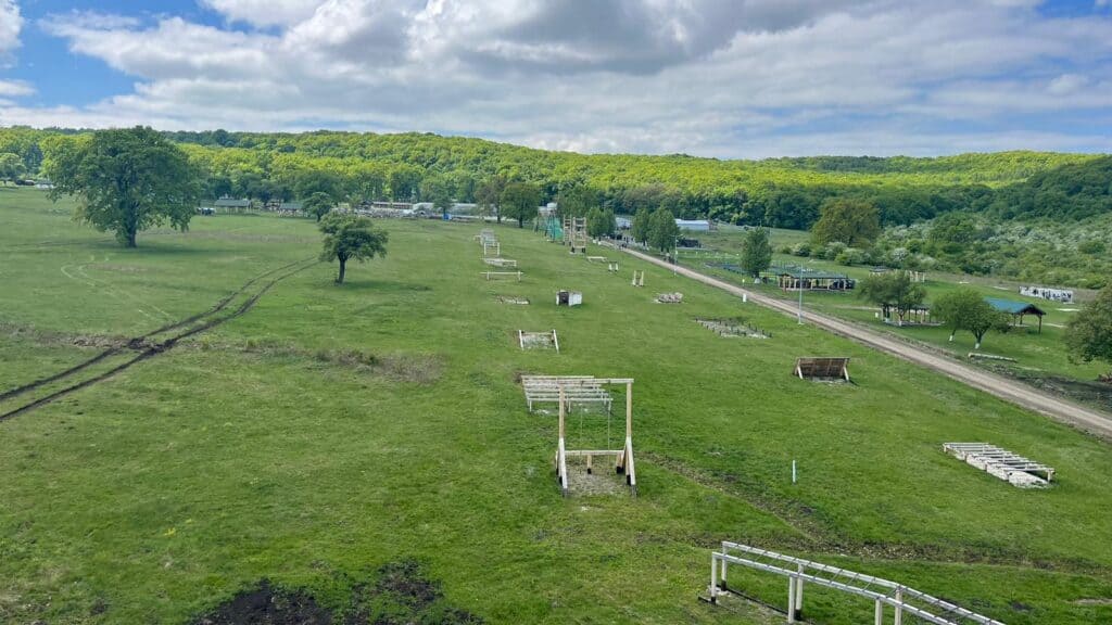 aproape 300 de studenți ai academiei forțelor terestre au recreat o situație de război în poligonul din perii dăii. în premieră, au fost utilizate drone militare (foto video)