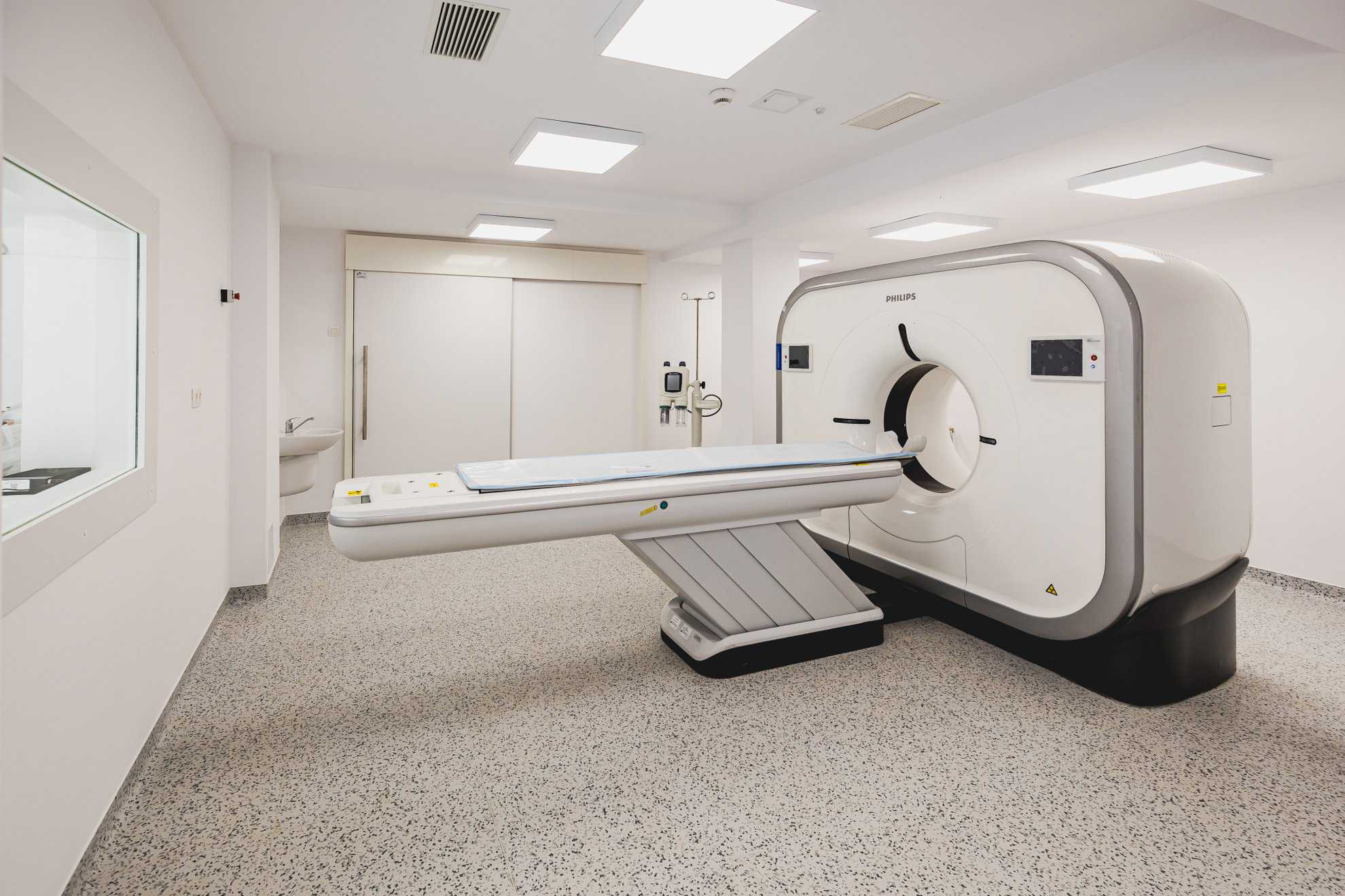 noua policlinică a spitalului orășenesc din cisnădie, inaugurată joi. investiția a costat 11,2 milioane lei (foto)