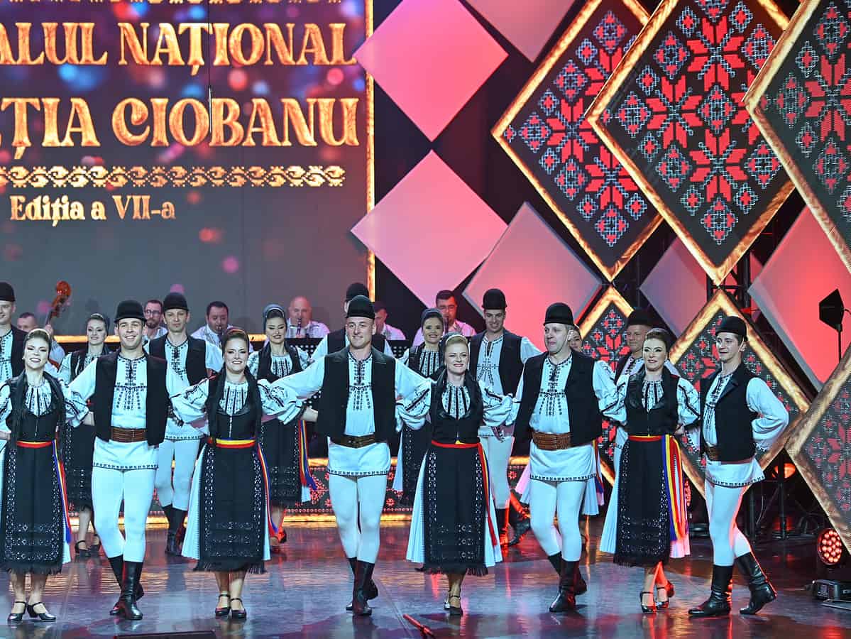 festivalul "lucreția ciobanu", la final. alice-olivia ghile câștigă trofeul, iar sibianca bianca crețu primește premiul de popularitate (foto)