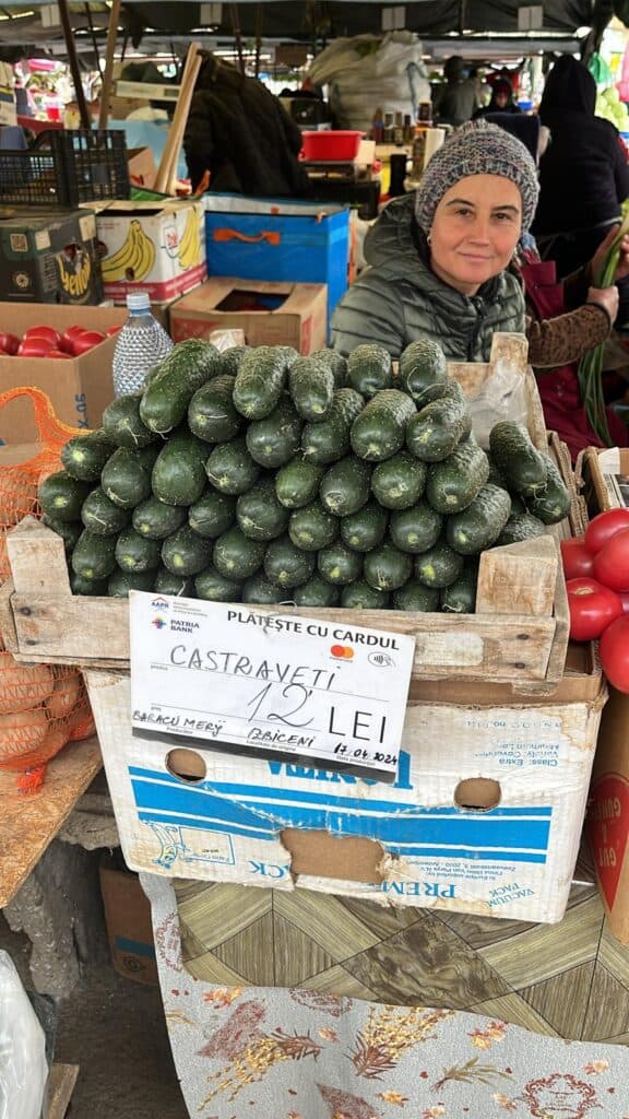 ce legume pun sibienii pe platouri la masa de paști. roșii românești la prețuri exorbitante în piața cibin (foto)