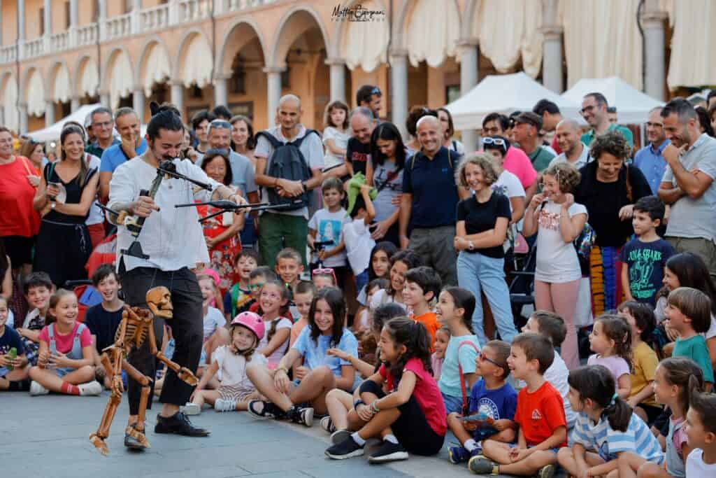 Noutățile FITS 2024: Vom avea focuri de artificii eco și show cu drone inteligente. Madrigal concertează în deschiderea festivalului (foto video)