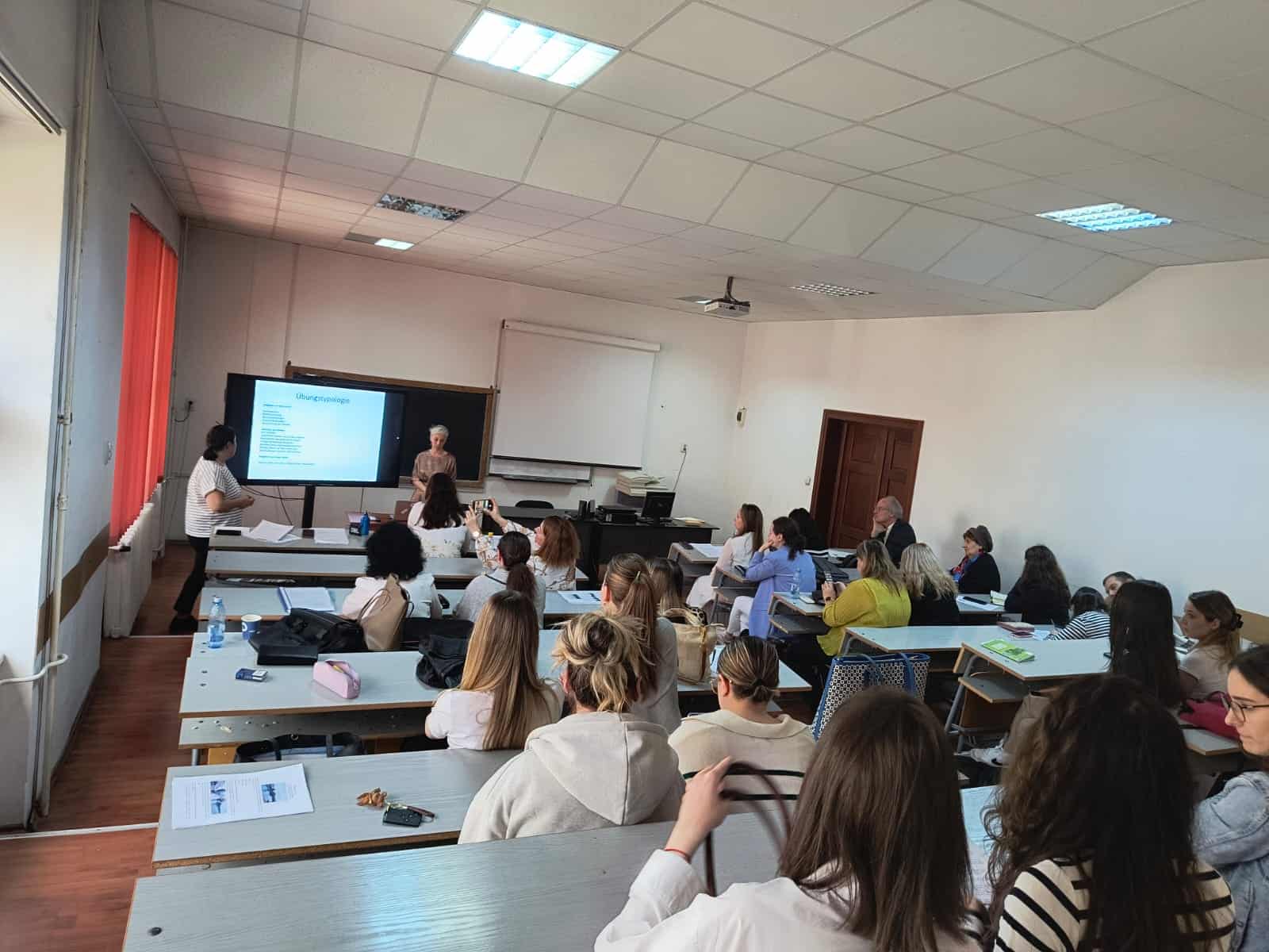 profesorii de limbi moderne din sibiu s-au reunit pentru a-și împărtăși pasiunea pentru educație (foto)