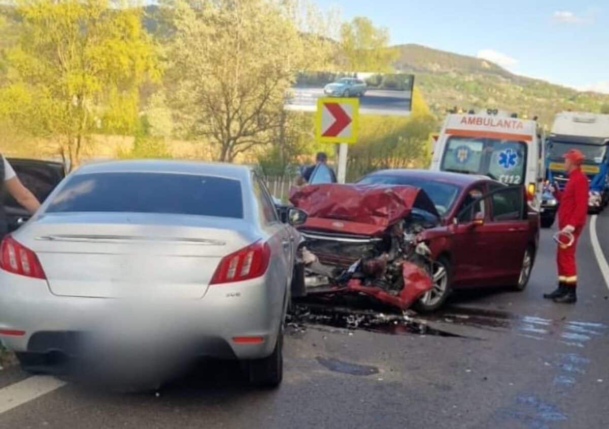 accident pe dn7 la călimănești. patru răniți duși la spital (update)