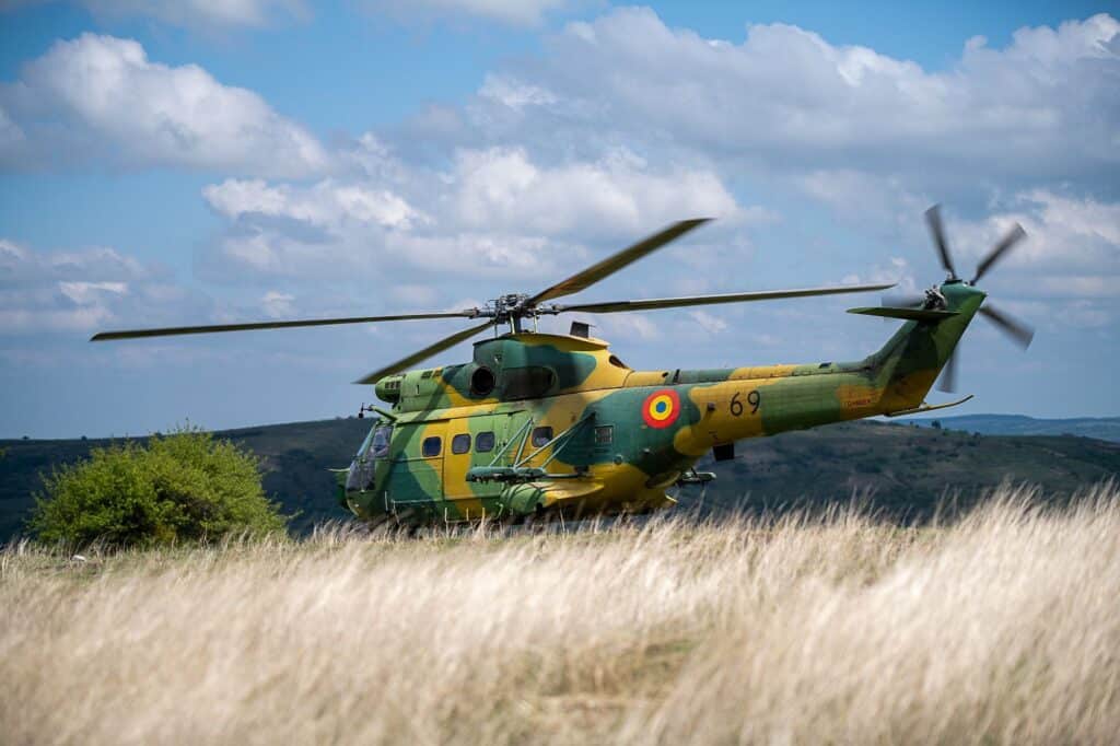 aproape 300 de studenți ai academiei forțelor terestre au recreat o situație de război în poligonul din perii dăii. în premieră, au fost utilizate drone militare (foto video)