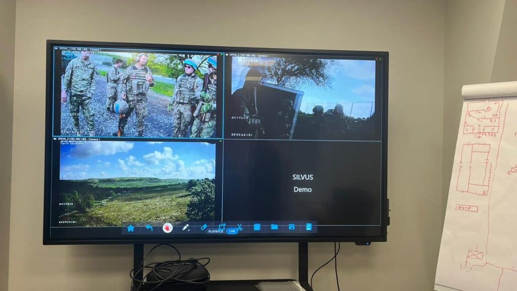aproape 300 de studenți ai academiei forțelor terestre au recreat o situație de război în poligonul din perii dăii. în premieră, au fost utilizate drone militare (foto video)