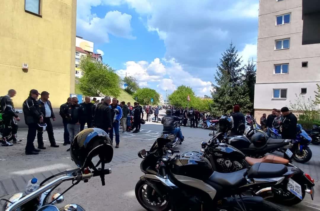 paradă cu peste 100 de motociclete pe străzile din sibiu. evenimentul are loc în weekend