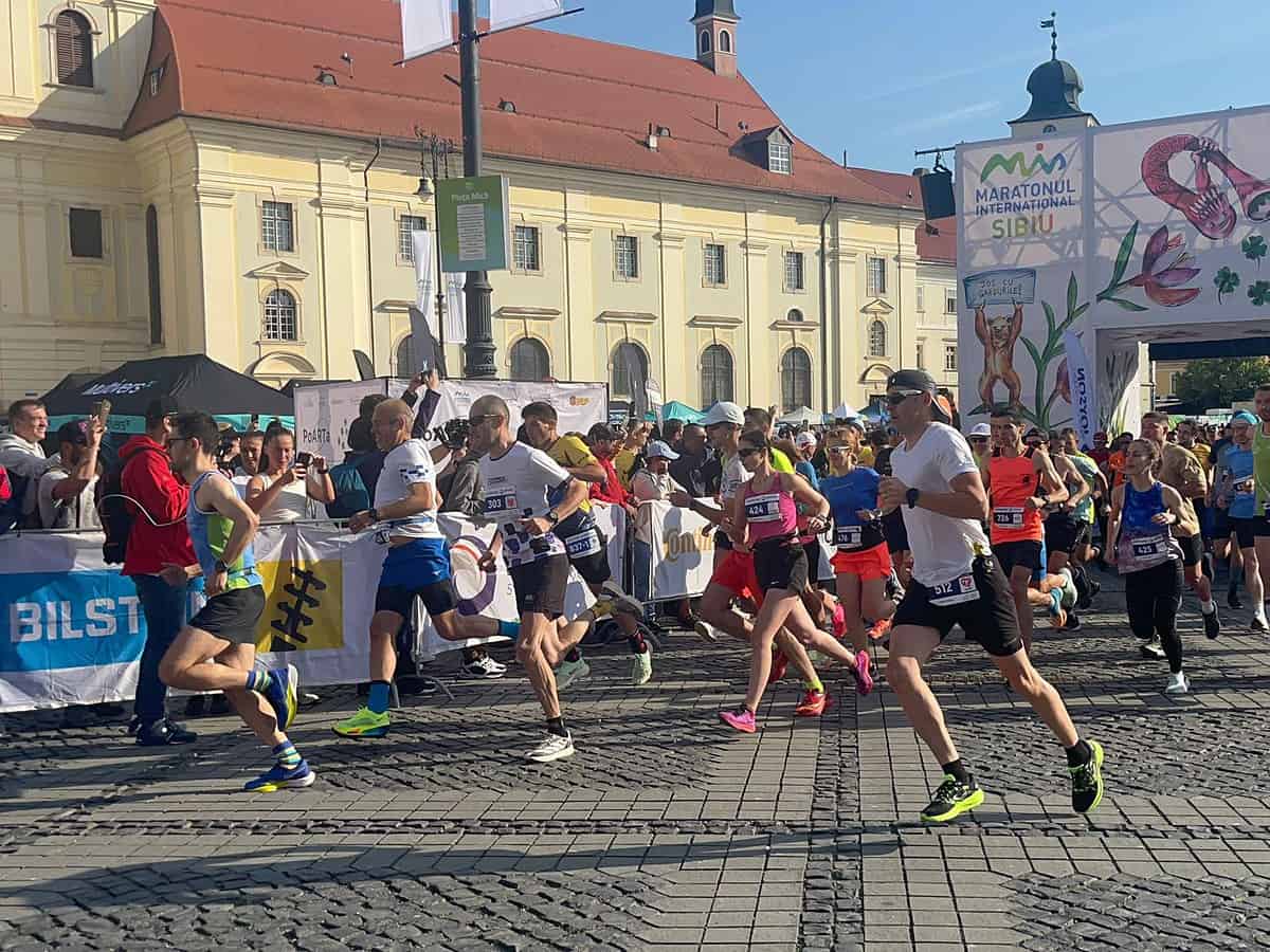 atmosferă electrizantă la maratonul internațional. peste 9.000 de participanți au alergat pe străzile din centrul sibiului pentru mai multe cauze (galerie video foto)