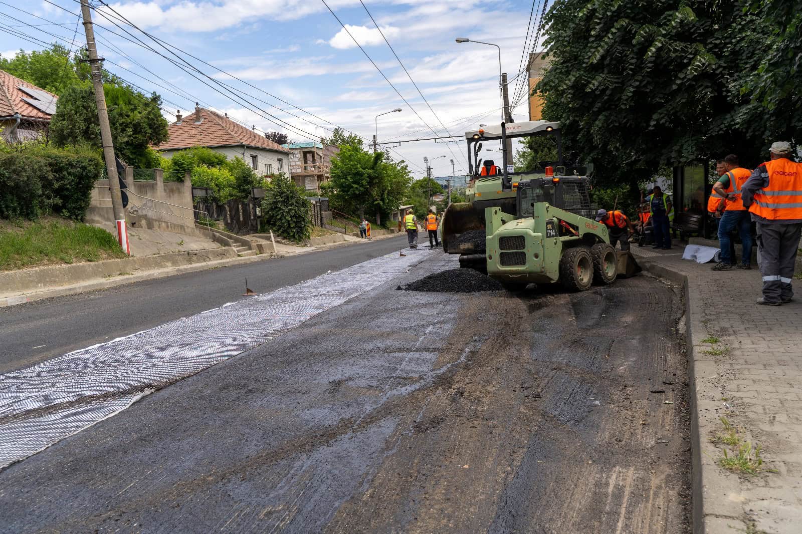 Au început lucrările de asfaltare pe strada Baznei din Mediaș (foto video)