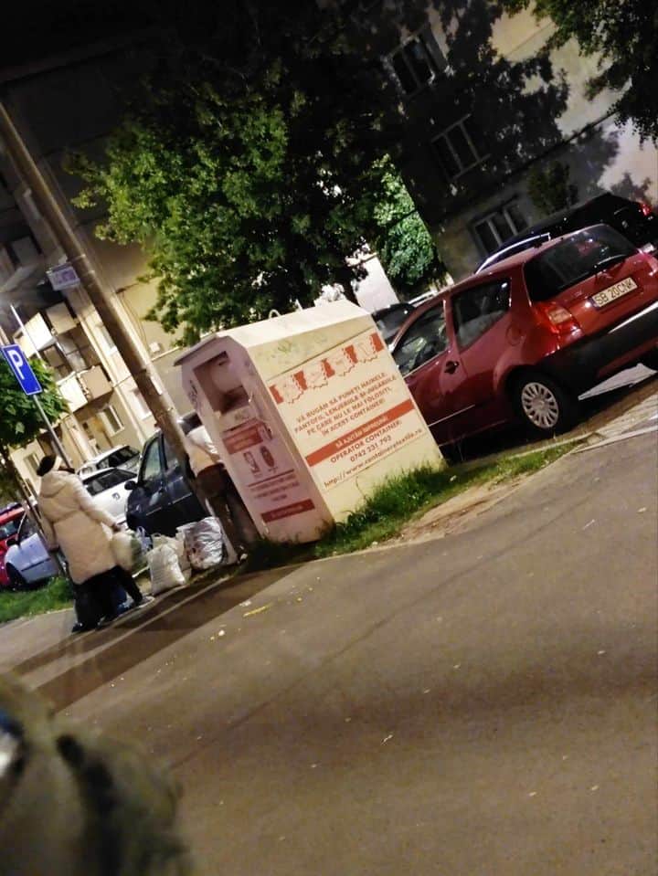 container cu haine donate, jefuit la ceas de noapte pe strada rusciorului (foto video)