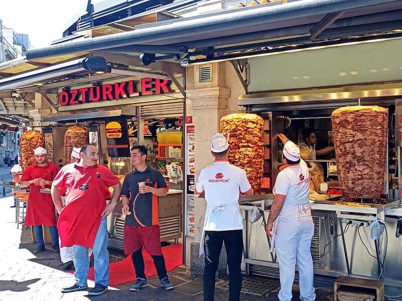 germanii solicită plafonarea prețului la kebab-ul turcesc
