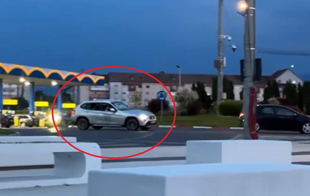 drifturi într-un giratoriu pe șoseaua alba iulia. un șofer cu bmw la un pas să lovească alte mașini (video)