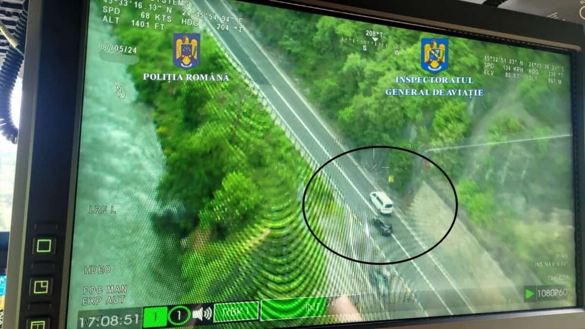 Traficul pe Valea Oltului, supravegheat din elicopter. Poliția: „Este dotat cu aparatură pentru înregistrarea abaterilor la regimul rutier” (video)