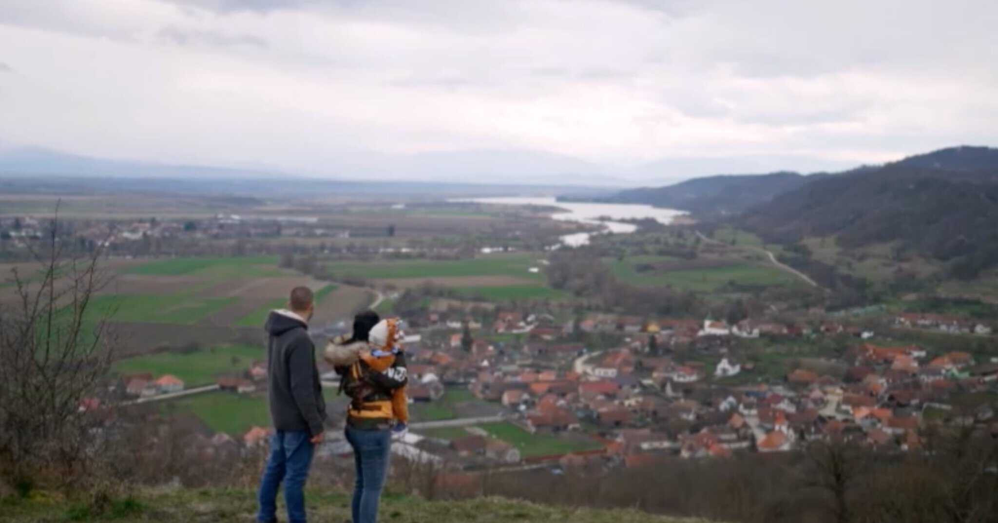 doi tineri care au lăsat capitala și s-au mutat într-un sat din sibiu, protagoniștii unei emisiuni din germania (video)