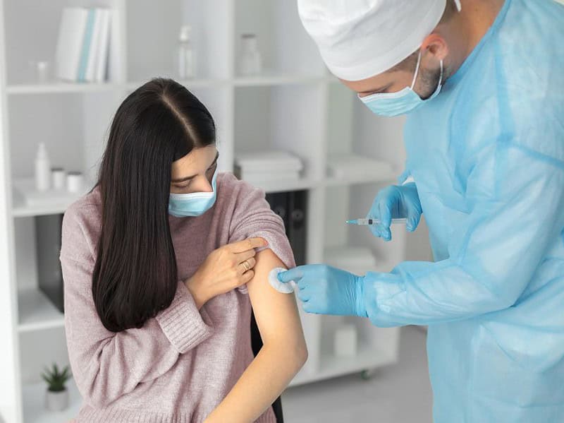 peste 20.000 de sibienii s-au vaccinat cu astrazeneca, vaccinul anti-covid retras de pe piață