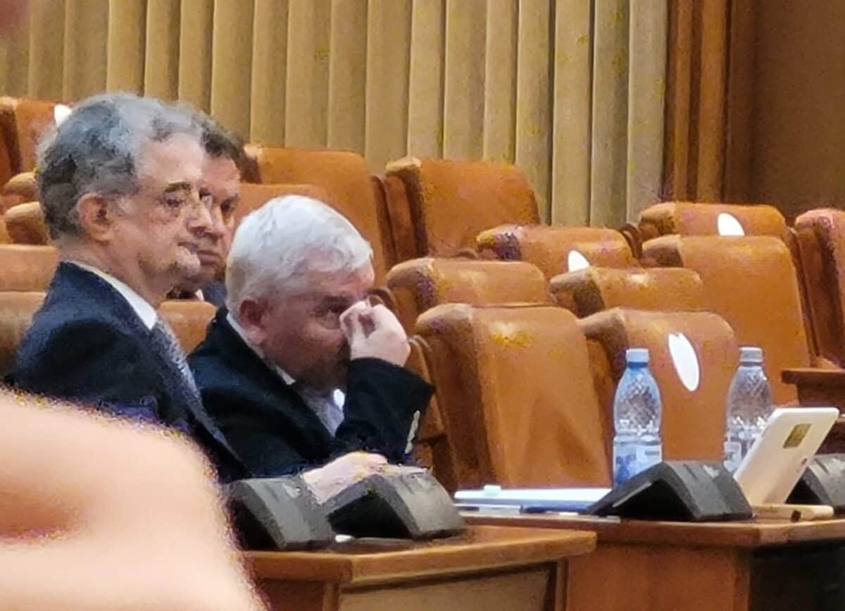 bătaie și îmbrânceli între doi deputați pe în timpul unei ședințe și pe holurile parlamentului român