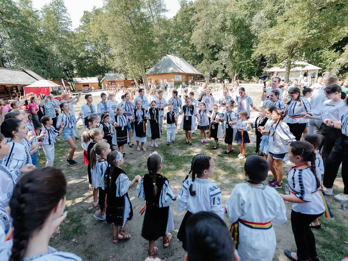 Junii Sibiului vin cu un program stufos la Târgul Național de Ecoturism din Muzeul Astra (foto)