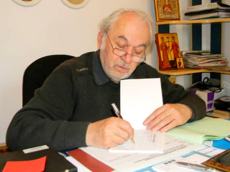 lansare de carte dr. pavel chirilă și închinare la odoare sfinte la biserica ortodoxă de pe oncești