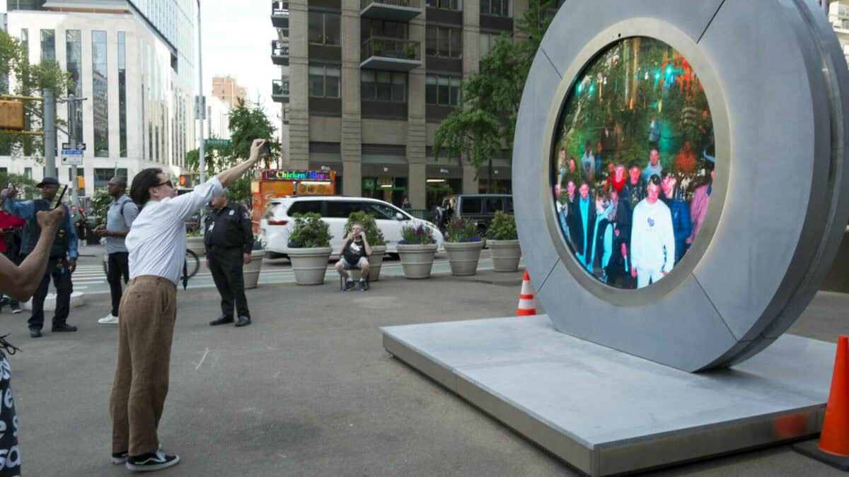 mai mulți locuitori din sibiu vor un portal ca la new york ca să se vadă live cu oameni din alte orașe