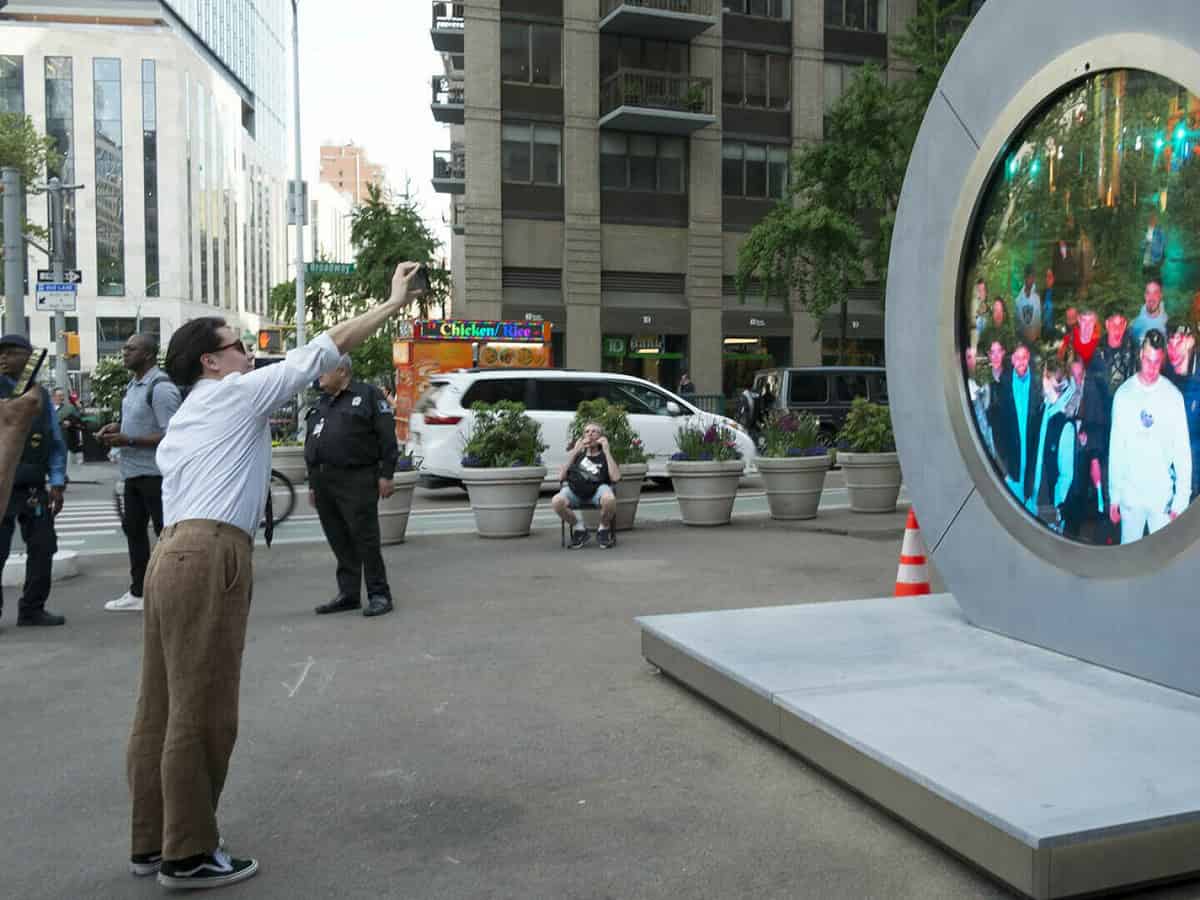 mai mulți locuitori din sibiu vor un portal ca la new york ca să se vadă live cu oameni din alte orașe