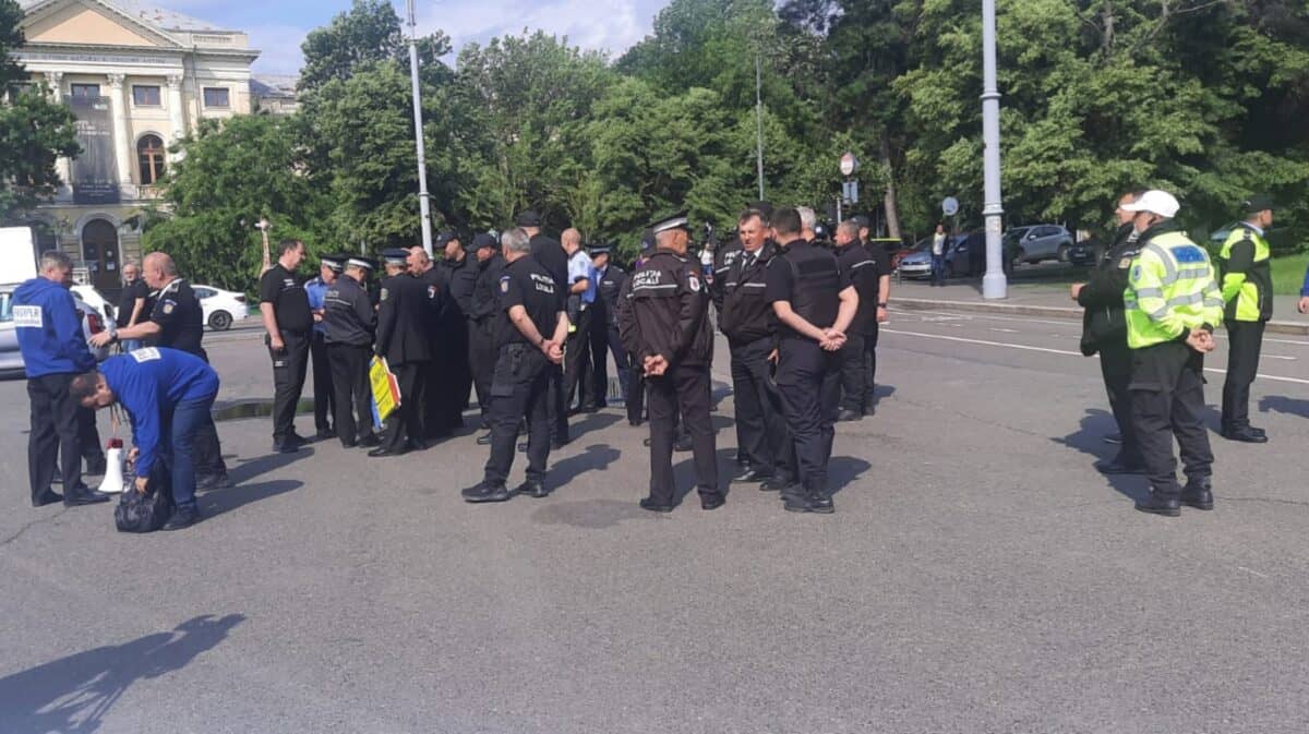 sindicaliștii din poliția locală protestează în capitală. zece agenți din sibiu au mers la miting (foto)
