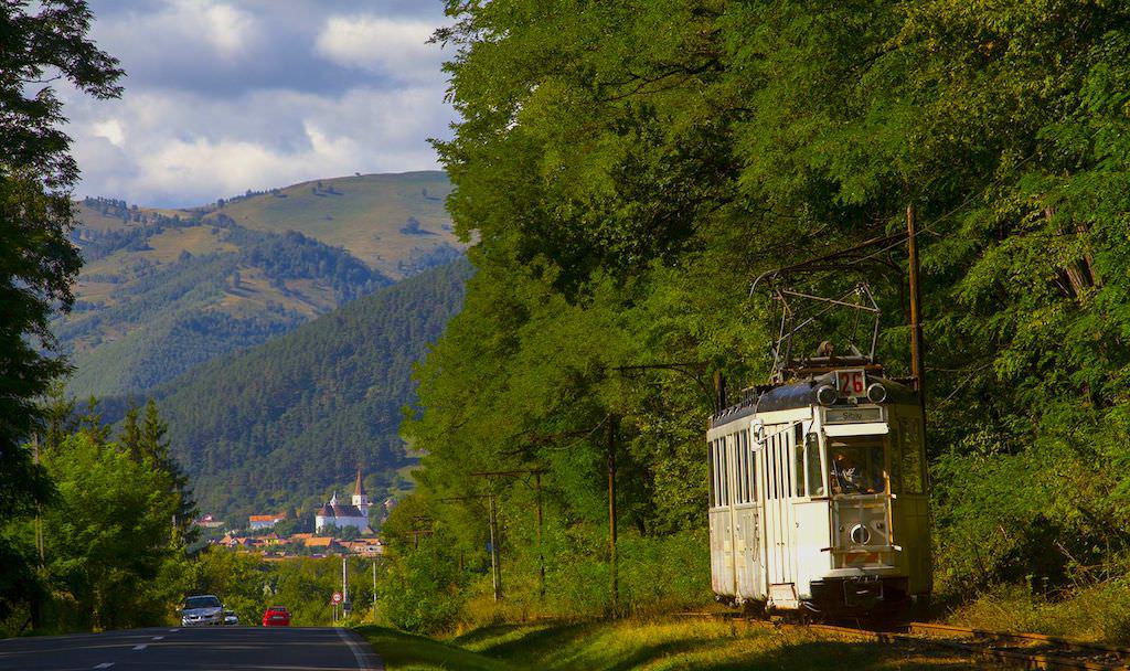 sibienii vor o alee de promenadă de-a lungul liniei de tramvai dintre sibiu și rășinari