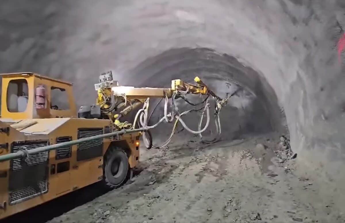 primul tunel important de pe autostrada sibiu pitești săpat în proporție de aproape 50 la sută