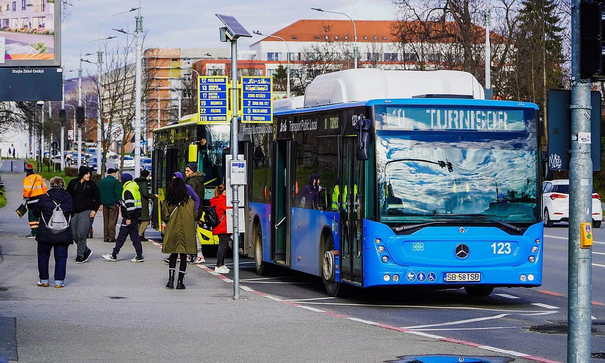 sistem inteligent montat în intersecțiile din sibiu prin care autobuzele vor primi mai repede verde la semafor