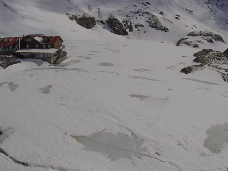 zăpadă de peste 20 de centimetri în munții făgăraș la bâlea lac