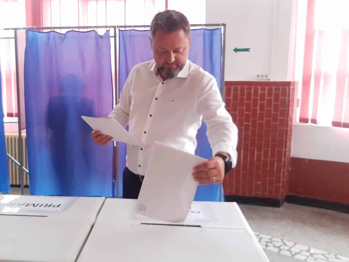singurul candidat independent la primăria sibiu, la ieșirea de la votare. alexandru găvozdea: „o să stau cu familia” (video)
