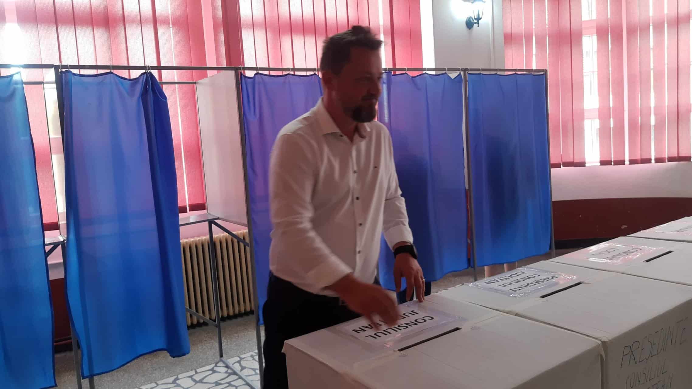 singurul candidat independent la primăria sibiu, la ieșirea de la votare. alexandru găvozdea: „o să stau cu familia” (video)