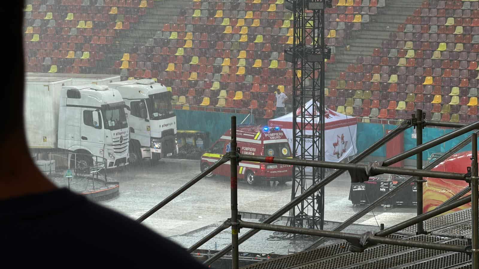 exclusiv - inundație și o persoană luată cu smurd-ul de pe cel mai mare stadion din românia după concertul coldplay (video foto)