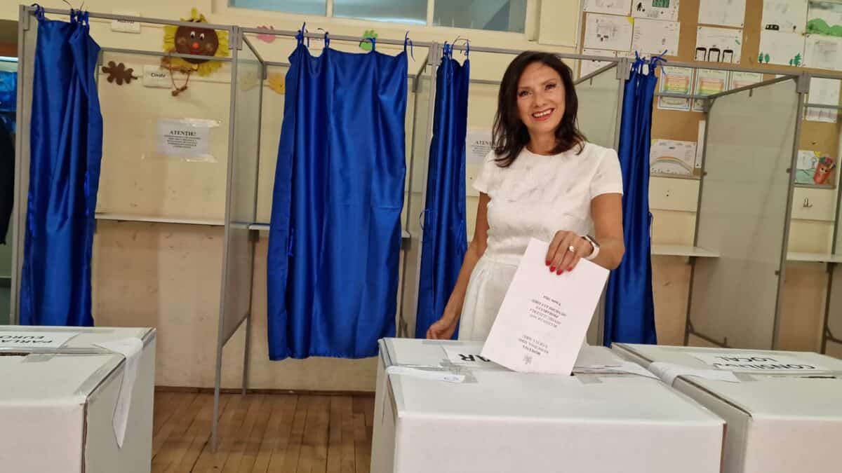 carmen iohannis a mers singură la vot. „am votat pentru o administrație locală performantă” (video)
