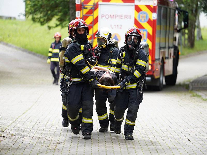 pompierii sibieni au simulat un accident chimic cu peste 15 victime la stația de tratare apă dumbravă (foto)