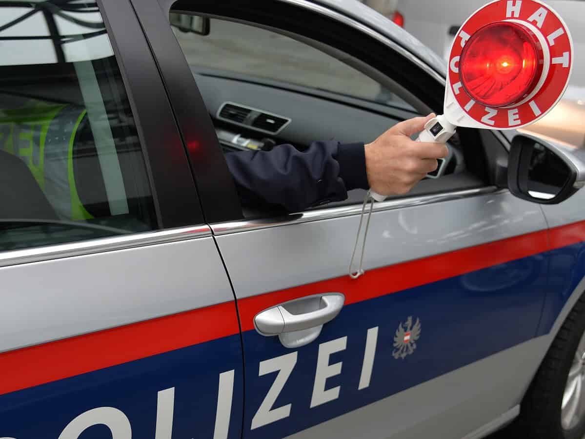 Poliția din Austria confiscă mașinile vitezomanilor care depășesc excesiv limita legală