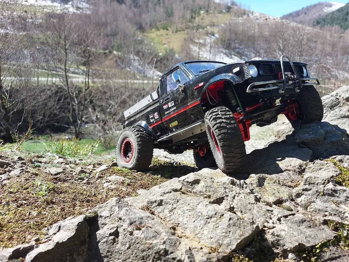 Concurs de off-road cu mașinuțe teleghidate super performante, pe un traseu special amenajat la Rășinari (video)