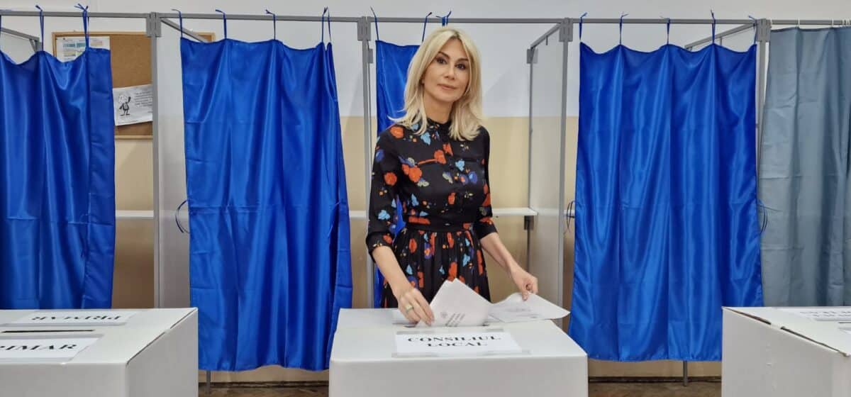 Ministra Culturii Raluca Turcan a votat la Sibiu și a încurajat oamenii să vină la urne (video) 