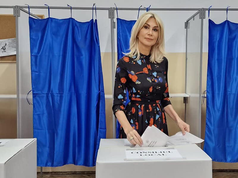 ministra culturii raluca turcan a votat la sibiu și a încurajat oamenii să vină la urne (video) 