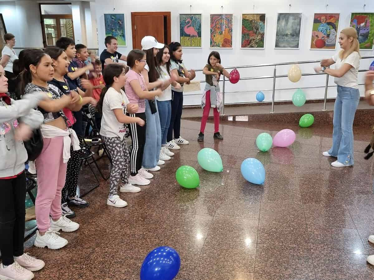 biblioteca astra sibiu a sărbătorit ziua copilului cu activități educative și creative pentru copiii din oraș și județ (foto)