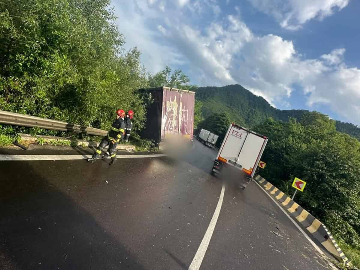 accident cu două tir-uri pe valea oltului la țuțulești (foto)