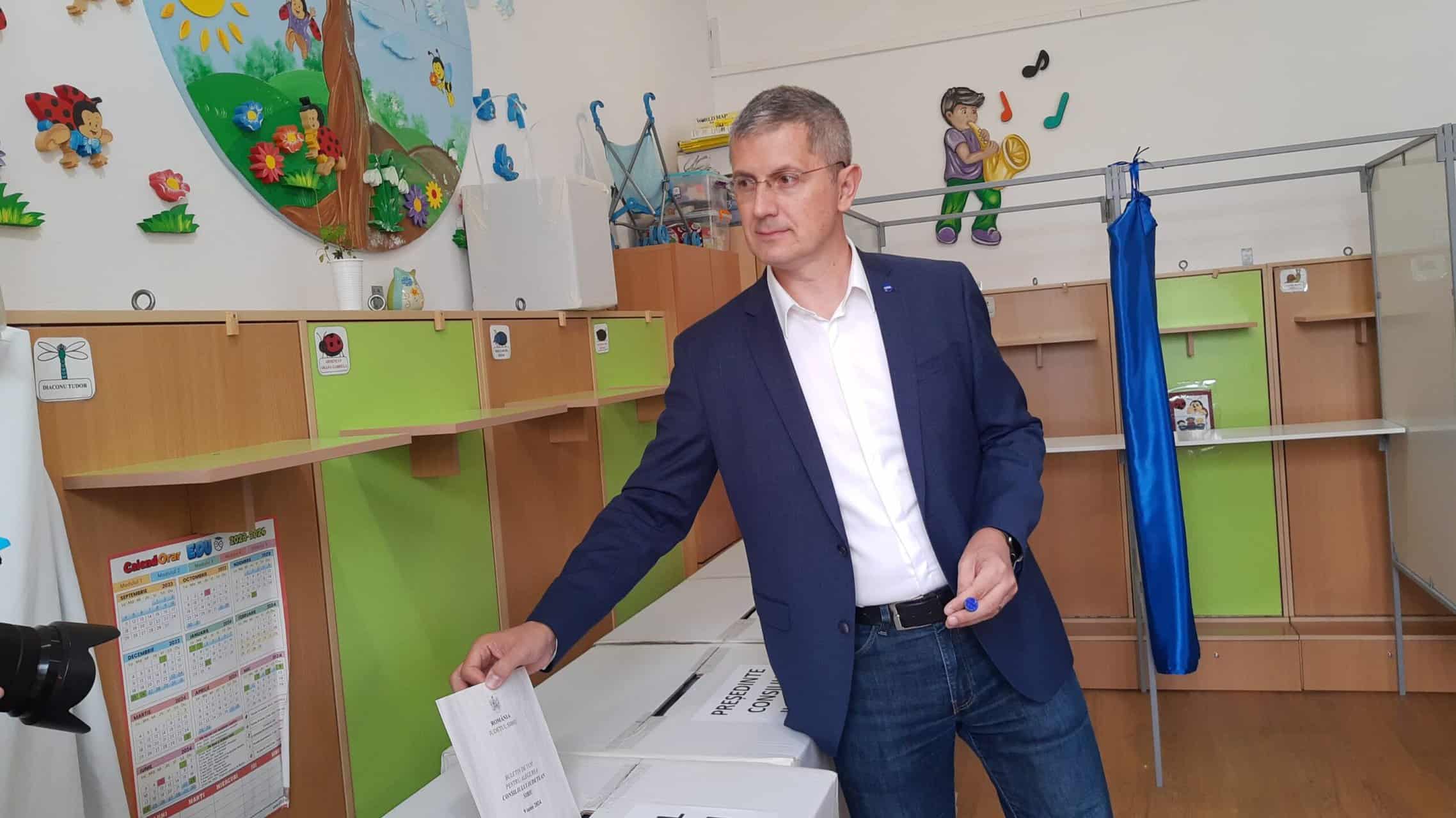 alegeri europarlamentare sibiu 2024: dan barna a venit la sibiu ca să voteze alături de colegii din usr (video)