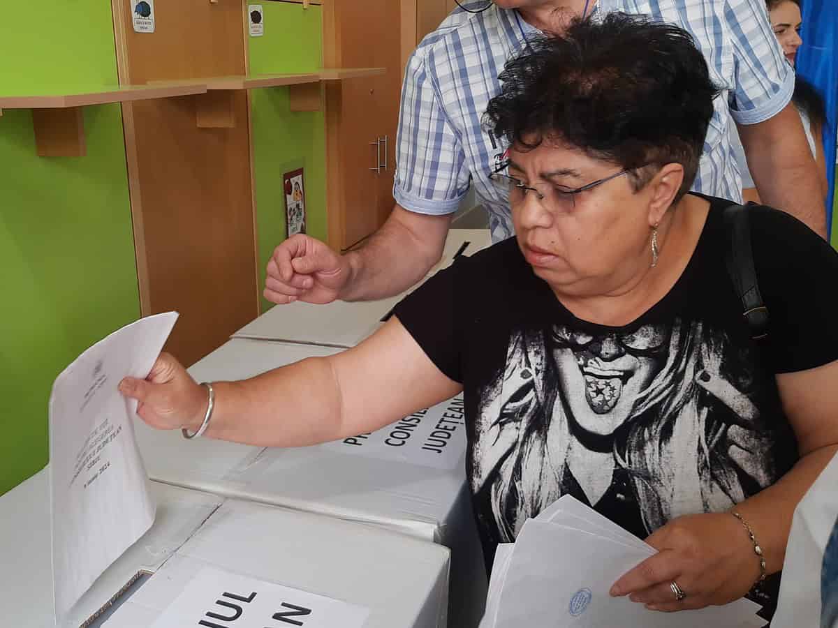 live text alegeri locale 2024: aproape 130.000 de sibieni au ieșit la vot. mai multe femei decât bărbați la urne (ora 17:00)