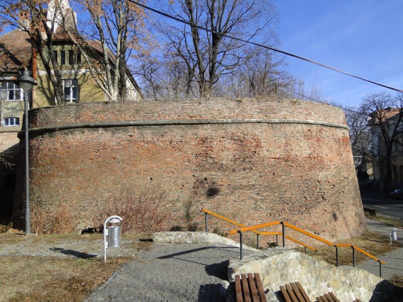 Se repară în sfârșit Bastionul Haller și zidurile de la Cazarma 90