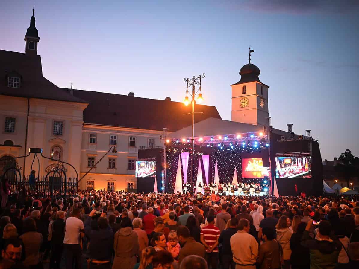 Evenimentele se țin lanț în weekend la Sibiu. Capete de afiș „Cântecele Munților” și Festivalul Tomatelor la Muzeul Astra