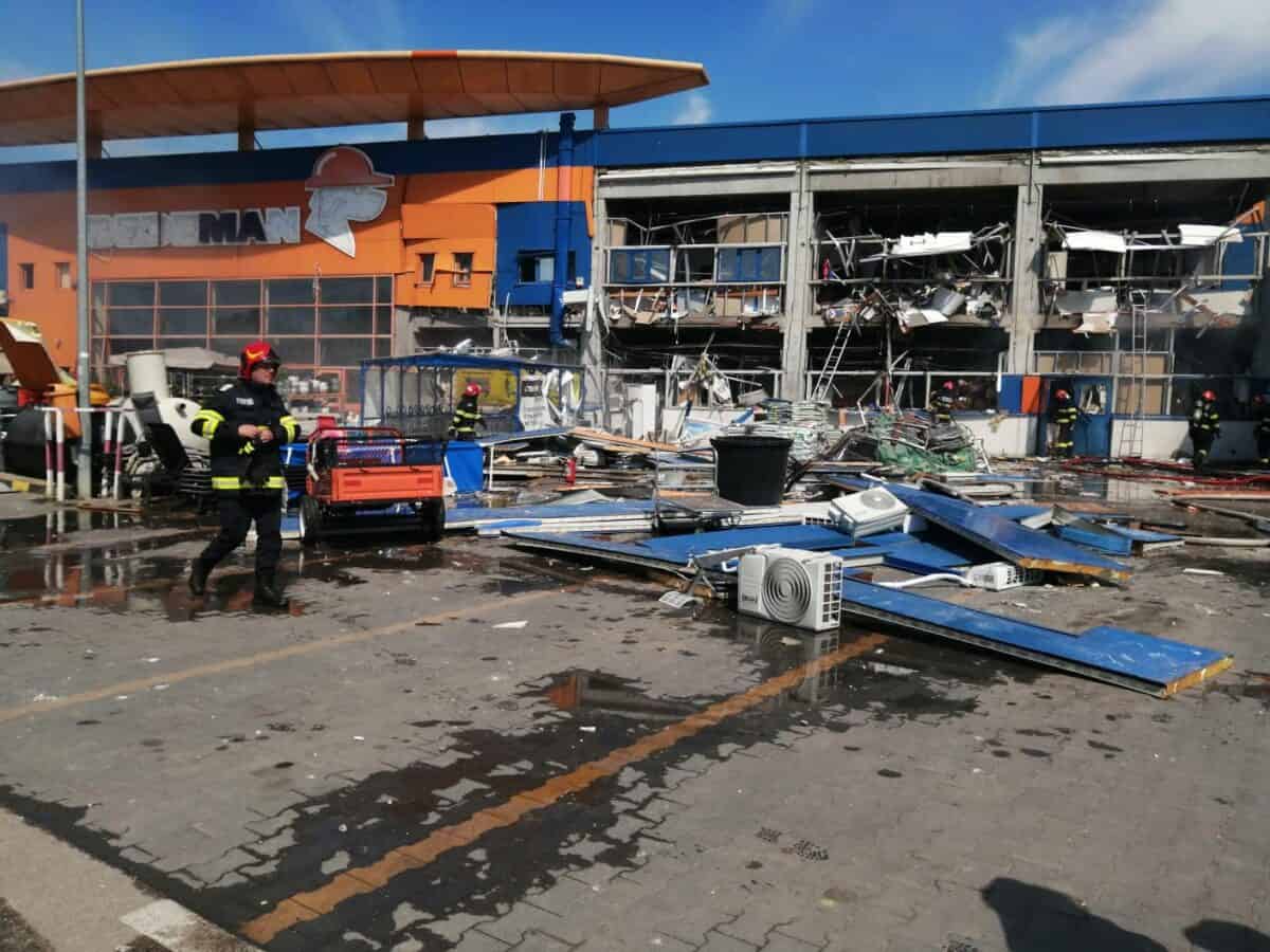 zeci de răniți în urma unei explozii la un magazin dedeman (foto)
