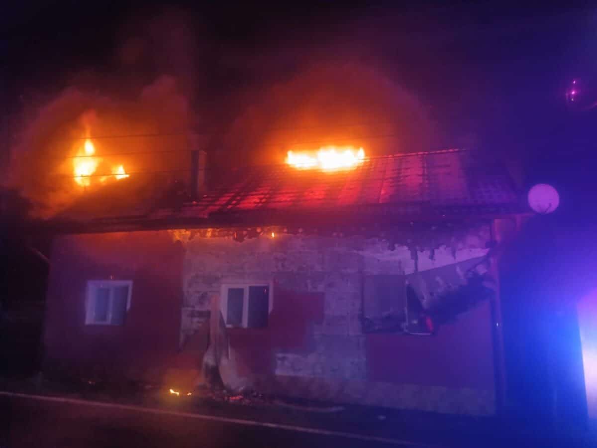 pompierii din dumbrăveni intervin la un incendiu în mureș (foto)