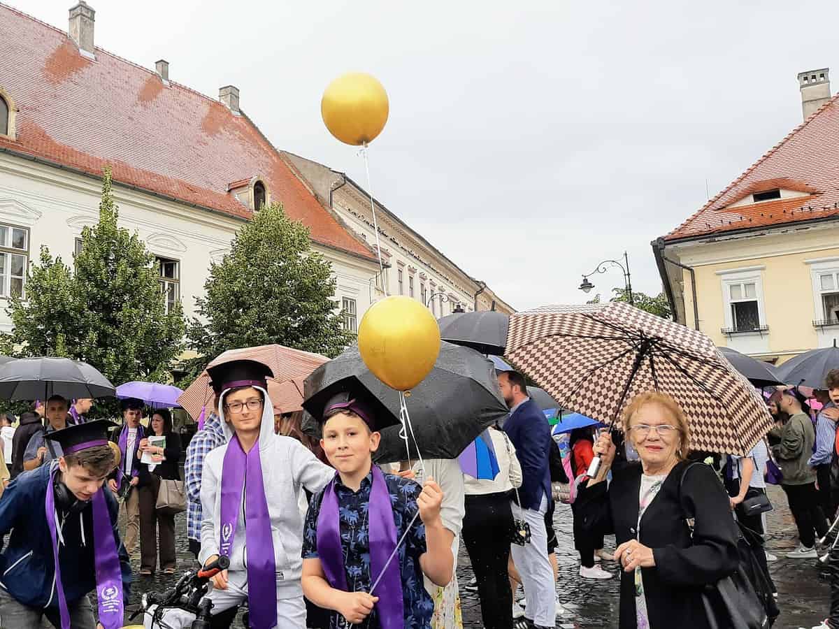 Memorabila festivitate de absolvire a elevilor de la Colegiul „Octavian Goga” în Piața Mare