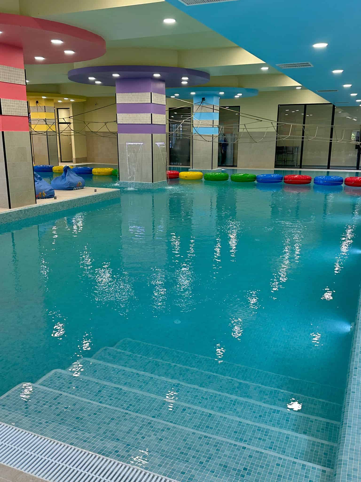 s-a deschis noul aqua park aria sibiu, care include o varietate de piscine, tobogane, zone de relaxare și facilități pentru toate vârstele (foto)