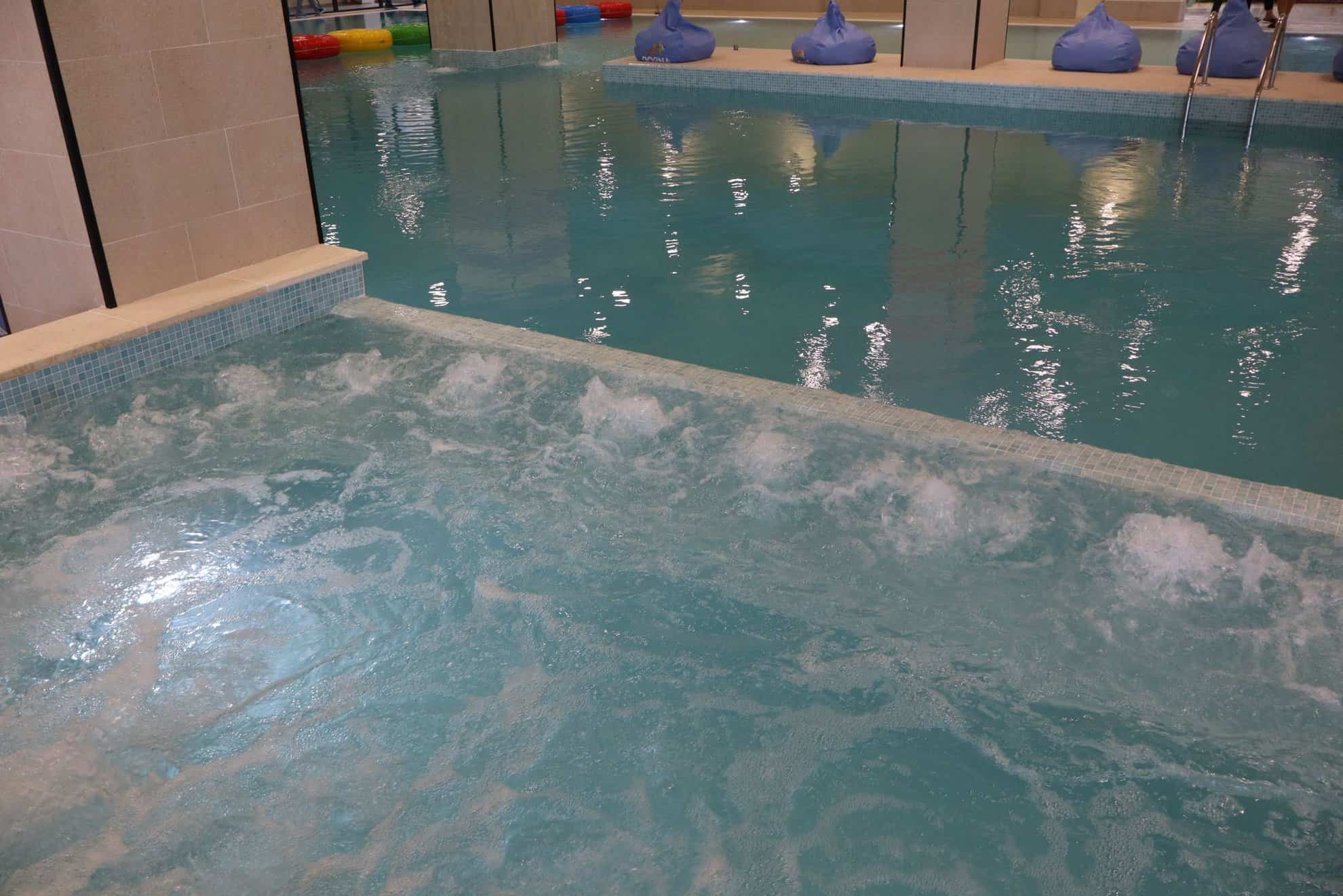 s-a deschis noul aqua park aria sibiu, care include o varietate de piscine, tobogane, zone de relaxare și facilități pentru toate vârstele (foto)